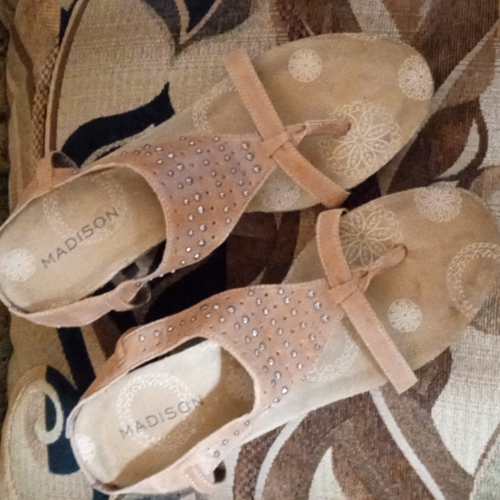 Madison Sandals - Picture 2 of 10